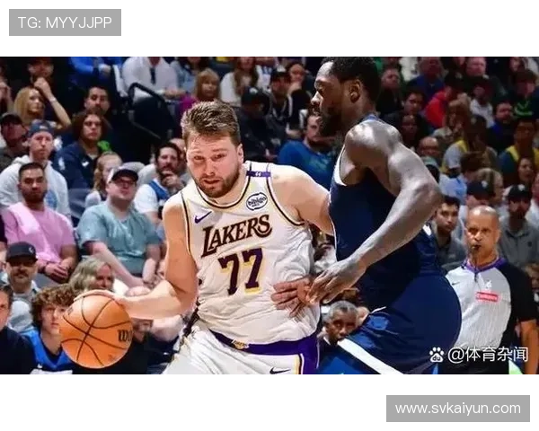 在NBA的一场比赛中，传奇球星如何逆转局势赢得胜利